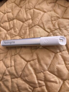 Neutrogena Slim LED Light Pen for ache treatment